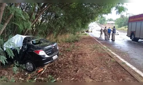 Homem morre após bater em arvore em Londrina