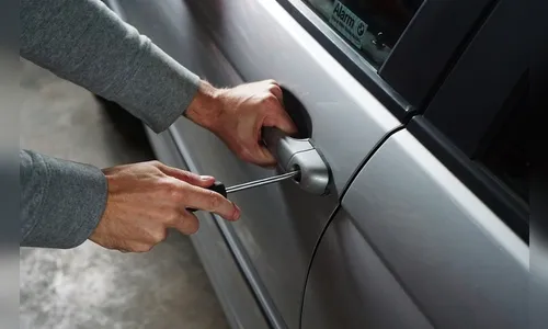 Corsa é furtado na Av. Brasil em Ivaiporã