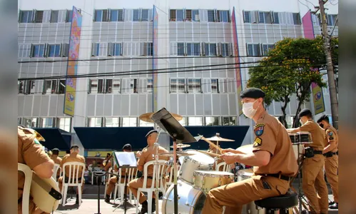 Banda da PM se apresenta no Hospital Pequeno Príncipe