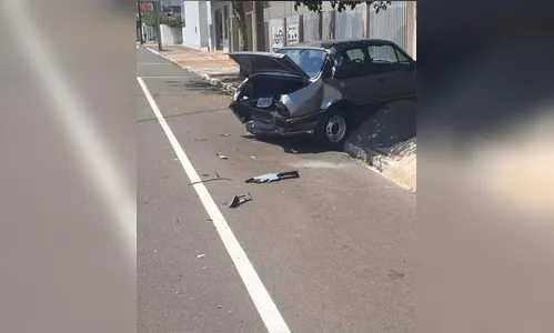 Acidente entre dois carros é registrado nesta segunda (12) em Arapongas