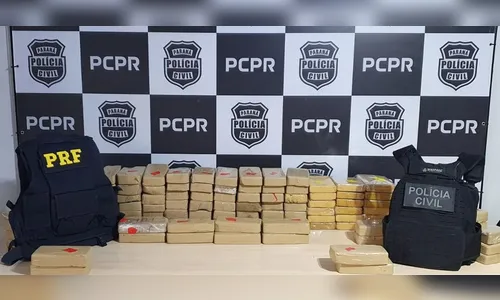 Polícia apreende cocaína e crack em ônibus de turismo no Paraná