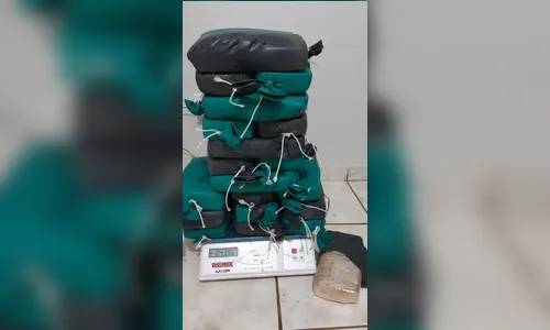 PRF apreende crack escondido no teto de um veículo em Campo Mourão