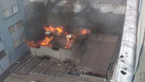 Incêndio atinge restaurante no Centro de Londrina