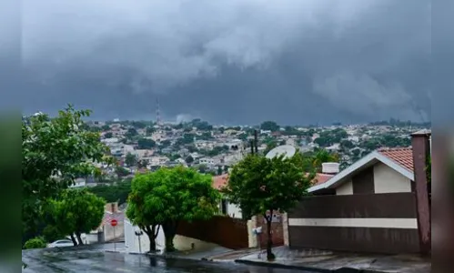 Vendaval deixa mais de 170 imóveis sem energia em Apucarana