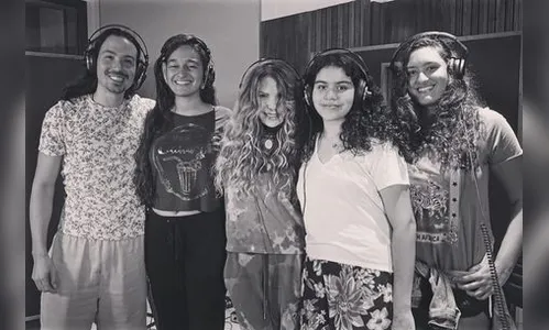 Elba Ramalho vai lançar música em parceria com os quatro filhos