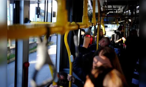 Jovem sofre assédio em ônibus e suspeito é agredido em Apucarana