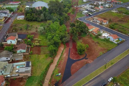 Mangueirinha ganha asfalto novo, parque e feira do agricultor