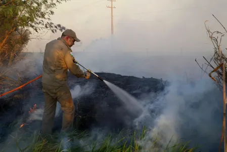 Mesmo com estiagem, Sanepar garante fornecimento para combate a incêndios