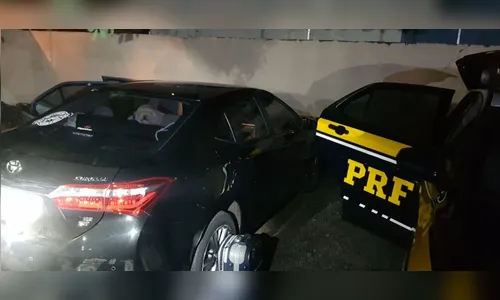 Carro roubado é recuperado por PRF em Arapongas