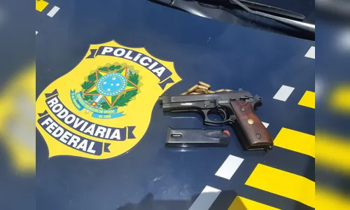 PRF prende homem com pistola carregada em Campo Mourão