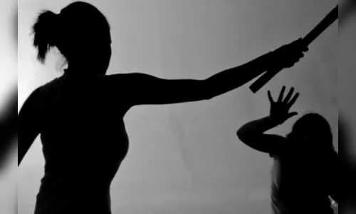 Mãe é presa por maus-tratos contra os filhos em Apucarana