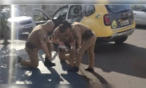 Recém-nascido engasgado com leite materno é salvo por PM em Arapongas