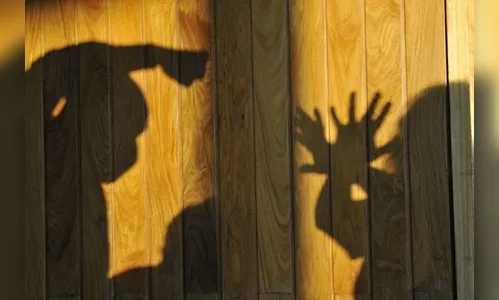 Esposa joga cerveja do marido fora e é agredida em Apucarana