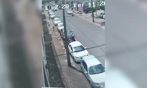 Jovem morre em acidente em frente a Santa Casa de Arapongas; assista