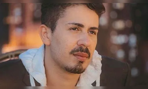 População impede prefeitura de instalar estátua de Carlinhos Maia; Veja