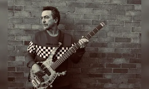 Morre Tony Lewis, vocalista da banda britânica Outfield, aos 62 anos
