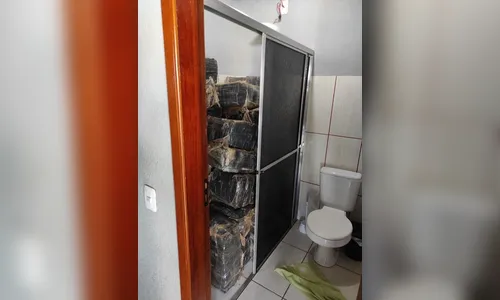 Maconha é encontrada em box de banheiro pela polícia