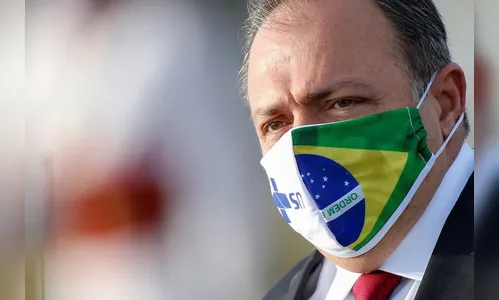 Eduardo Pazuello, ministro da Saúde, está com Covid-19