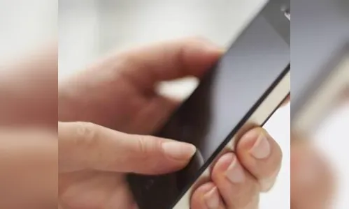 Assaltante aplica ‘gravata’ para roubar celular e dinheiro de pedestre em Apucarana