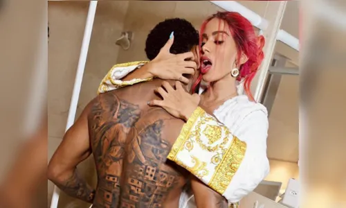 Anitta faz foto sexy com Nego do Borel no banheiro