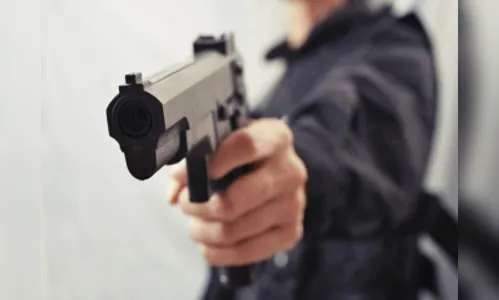 Ladrões invadem e fecham bar durante roubo em Arapongas