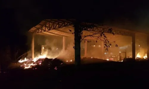Barracões são destruídos em incêndio em Palotina