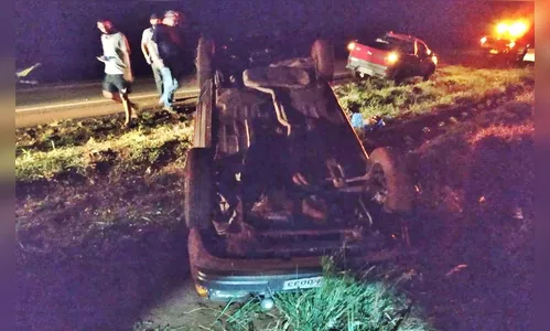 Capotamento deixa homem ferido no KM 125 da PR-082