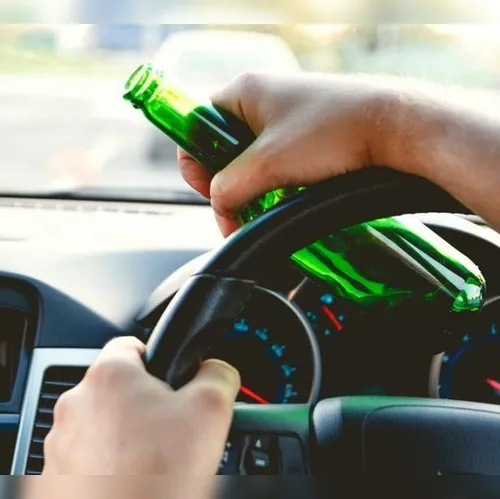Motorista é preso após lançar garrafa de cerveja contra viatura da PM