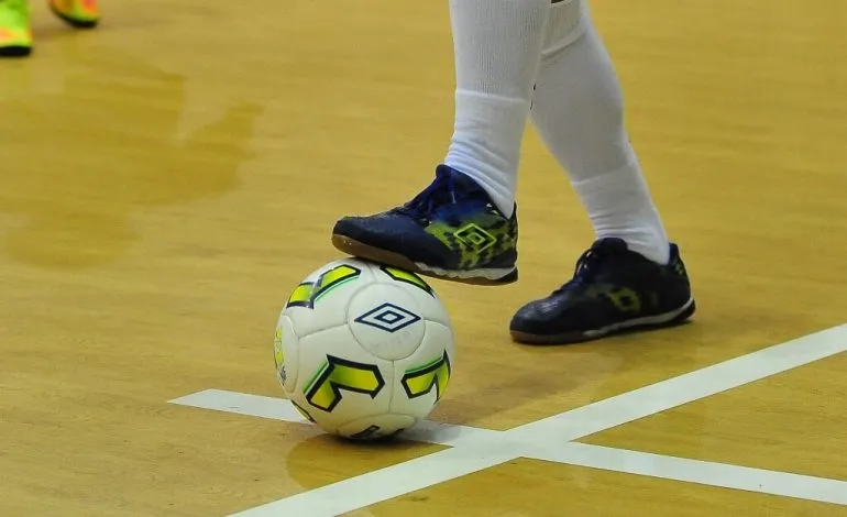 Apucarana Futsal e Lokomotiva empatam na Série Bronze do Estadual