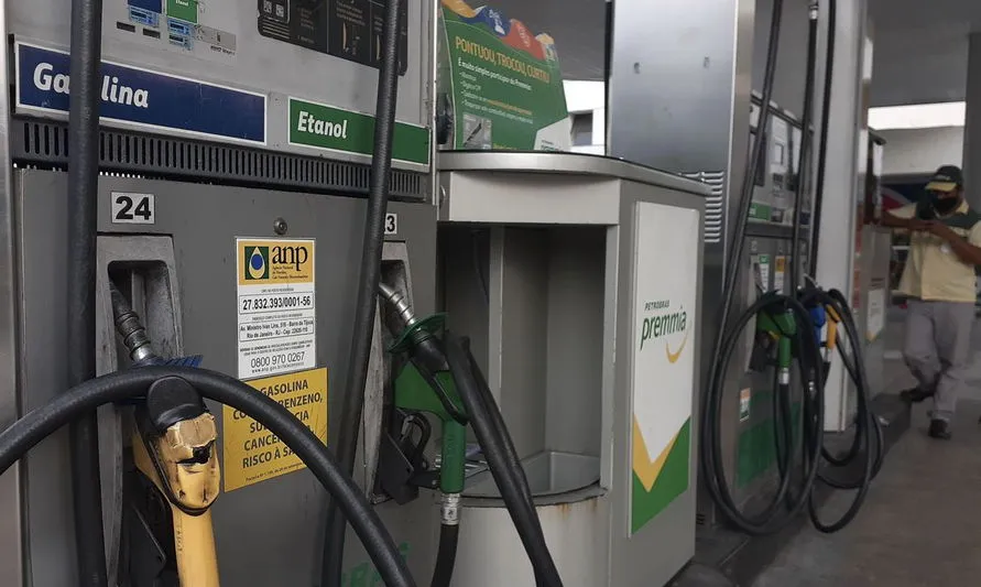 Petrobras reduz preços de gasolina e diesel nesta terça-feira