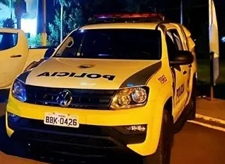 Motorista sem CNH perde o controle da direção e atinge portão de casa