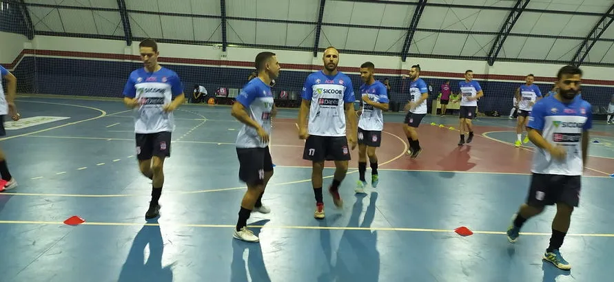 Sicoob Danes Apucarana Futsal vence de goleada