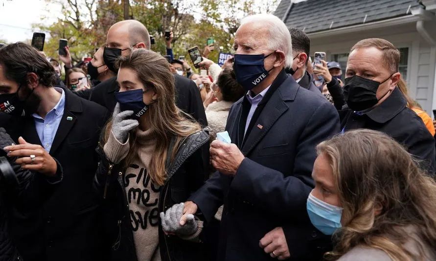 Apuração põe Biden perto da vitória; Trump intensifica contestação