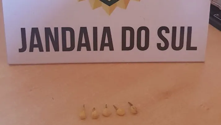 PM encontra pedras de crack escondidas em sutiã