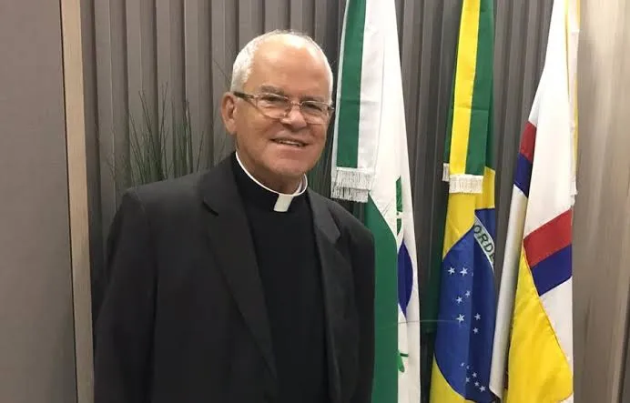 Padre Roberto Carrara reza santas missas em Apucarana