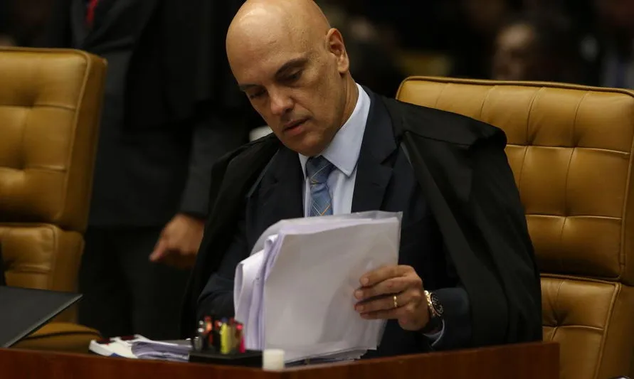 Ministro do STF Alexandre de Moraes está com covid-19