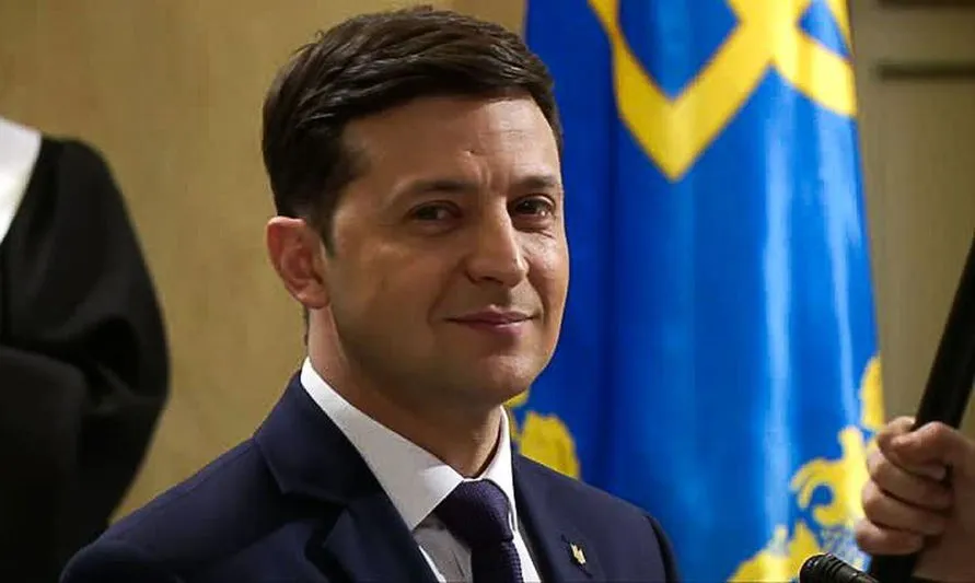 Presidente da Ucrânia é hospitalizado com covid-19