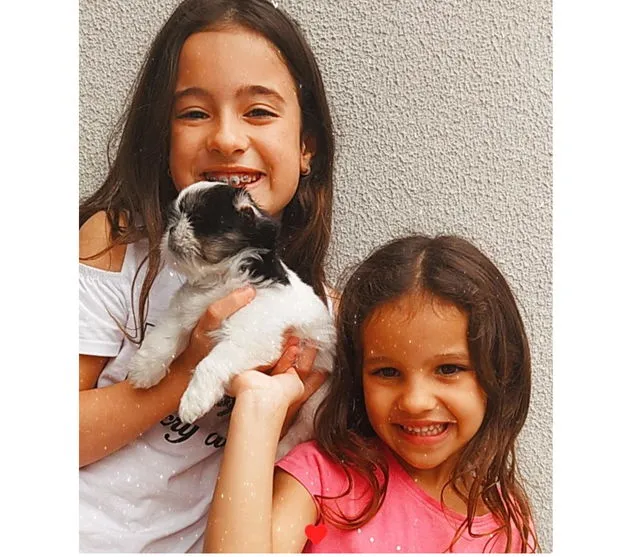 As irmãs Rayssa e Alice ganharam apoio de um animal