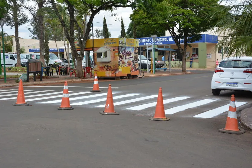 Avenidas ganham pintura de sinalização viária