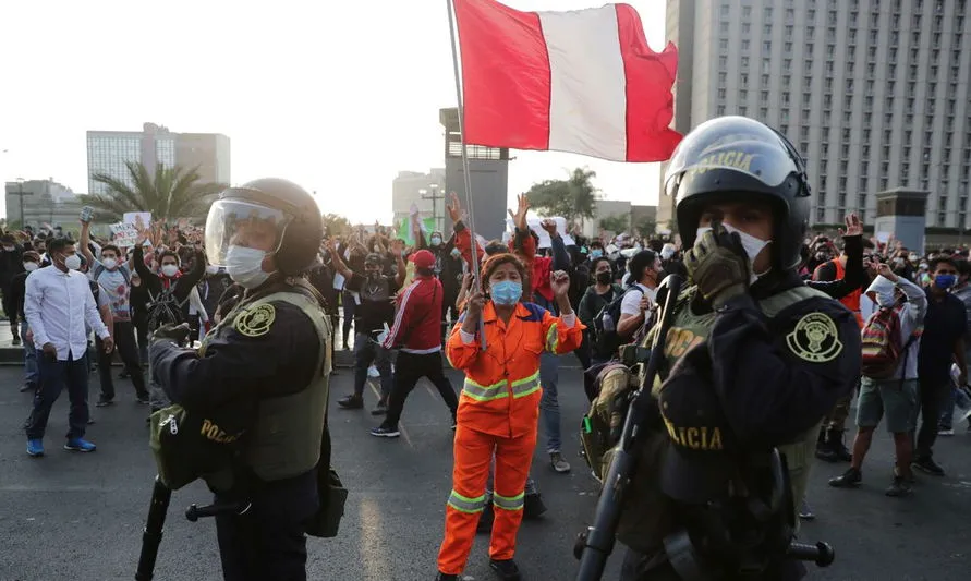 Presidente interino do Peru pede calma em meio à escalada de protestos
