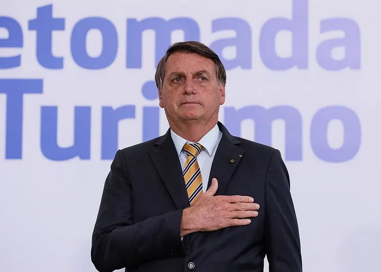 Governo comprará vacina, mas 'não ao preço que um caboclo aí quer', diz Bolsonaro