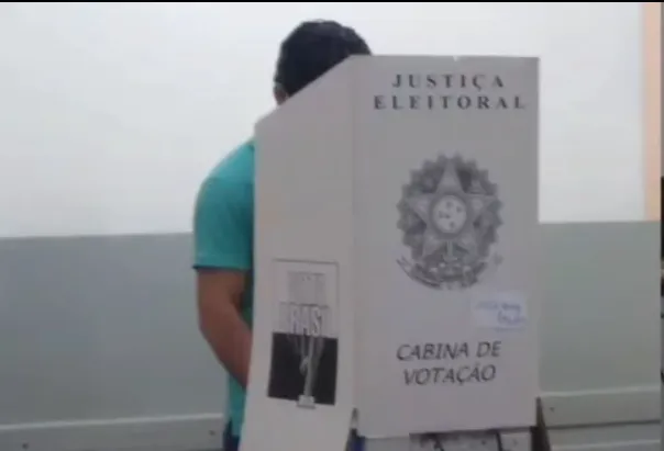 Candidato Rodolfo Mota vota no colégio Osmar Guaraci Freire