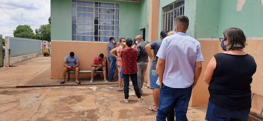 Eleitores reclamam de fila longa e aglomeração em Rio Bom; Assista