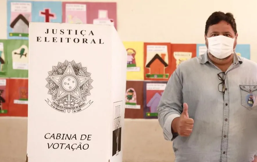 Candidato Guto Grassano vota pela manhã no Jardim Bandeirantes
