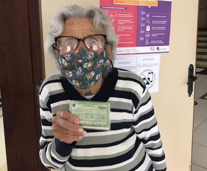 Eleitora de 108 anos vai às urnas no Paraná