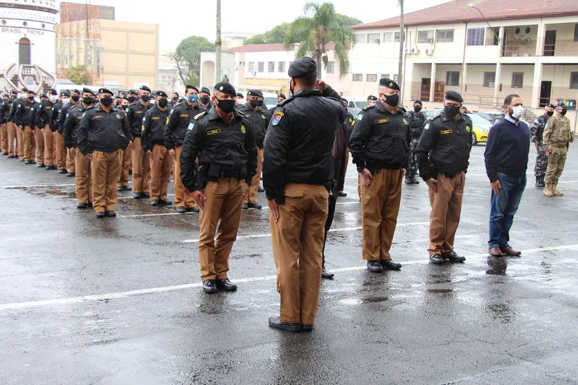 Polícia Militar homenageia a Bandeira Nacional em todo Estado