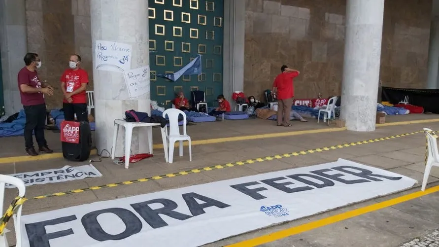 Sem acordo com o governo, greve de fome dos profissionais da educação chega ao 3º dia