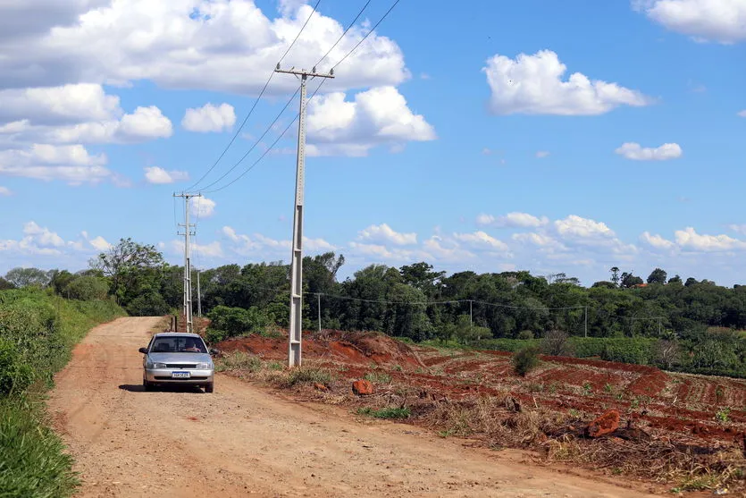 Implantação da rede trifásica avança na zona rural de Apucarana