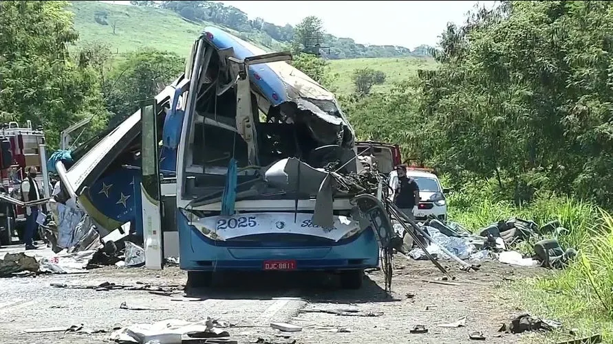 Taguaí decreta luto por acidente entre ônibus e caminhão que matou 41 pessoas