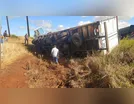 Caminhão de Londrina tomba na saída de Ivaiporã